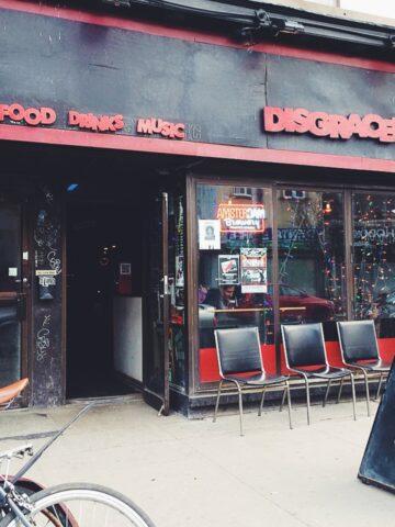 disgraceland_hot for food