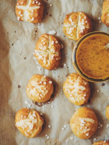 vegan pretzel bites with spicy maple mustard dip_hot for food