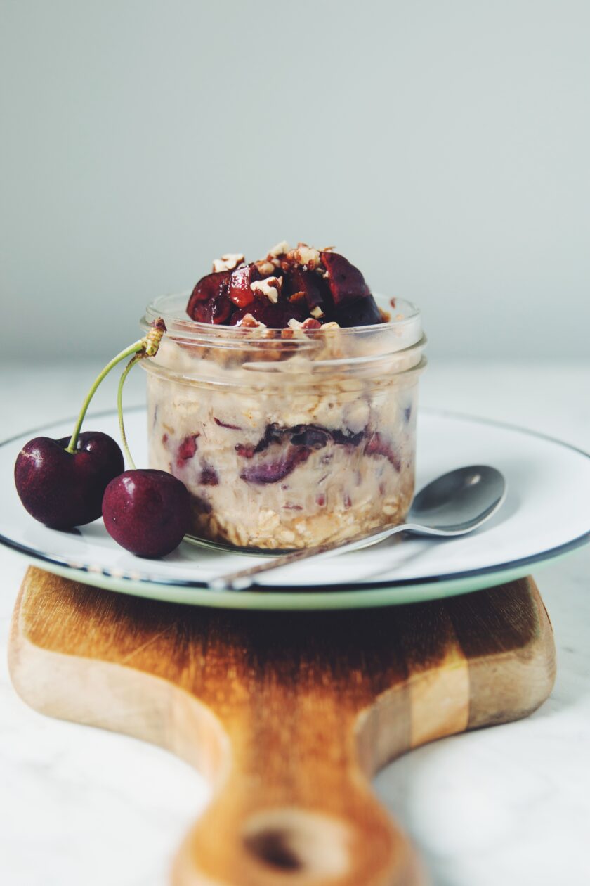 vegan cherry pie overnight oats recipe