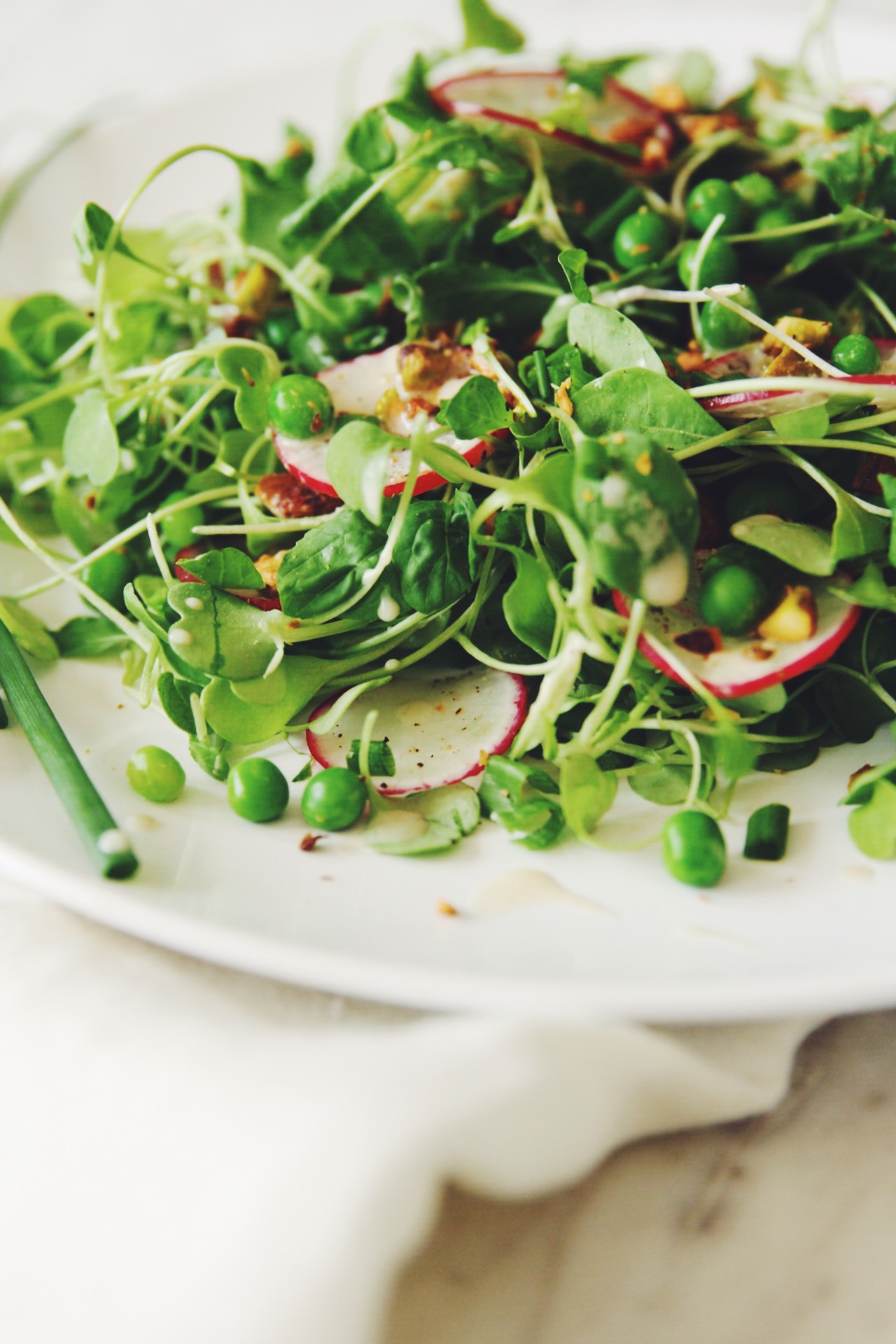 arugula salad with peas and pistachios_hot for food