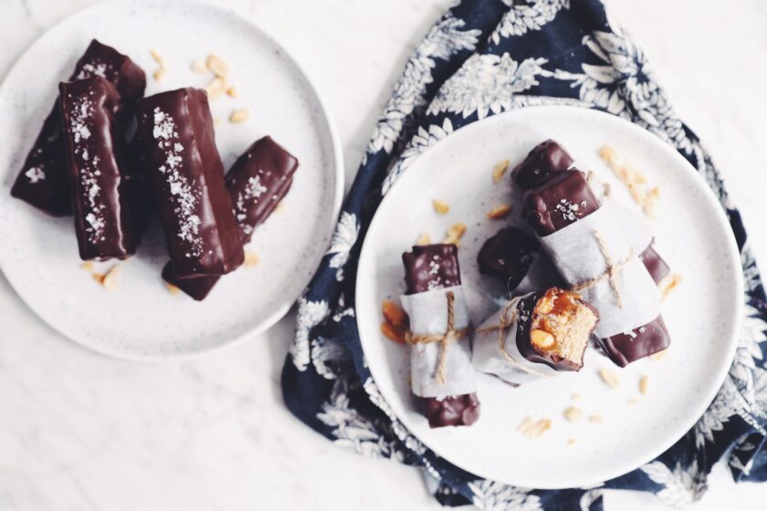 vegan caramel peanut chocolate bars_hot for food