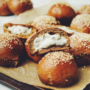 pumpernickel bagel bombs_hot for food