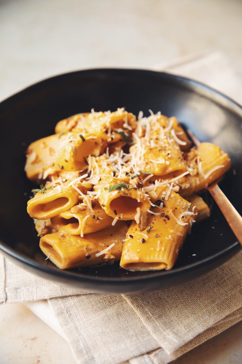 vegan-pumpkin-paccheri-pasta_hot-for-food